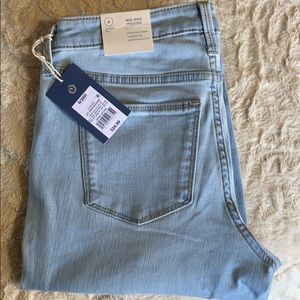 Universal Thread Size 6 Mid-Rise jegging